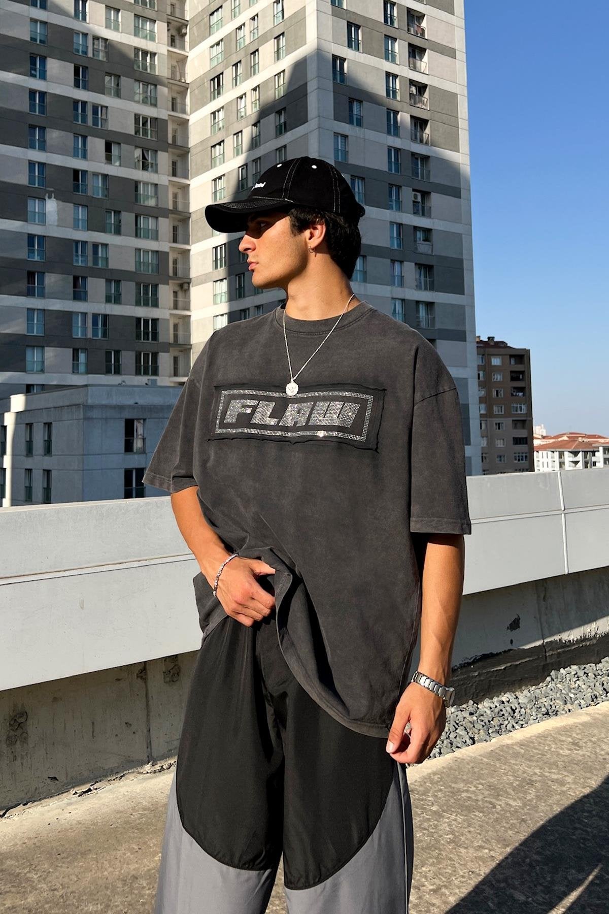 Acid Wash Flaw Stone Embroidered Oversize T-Shirt