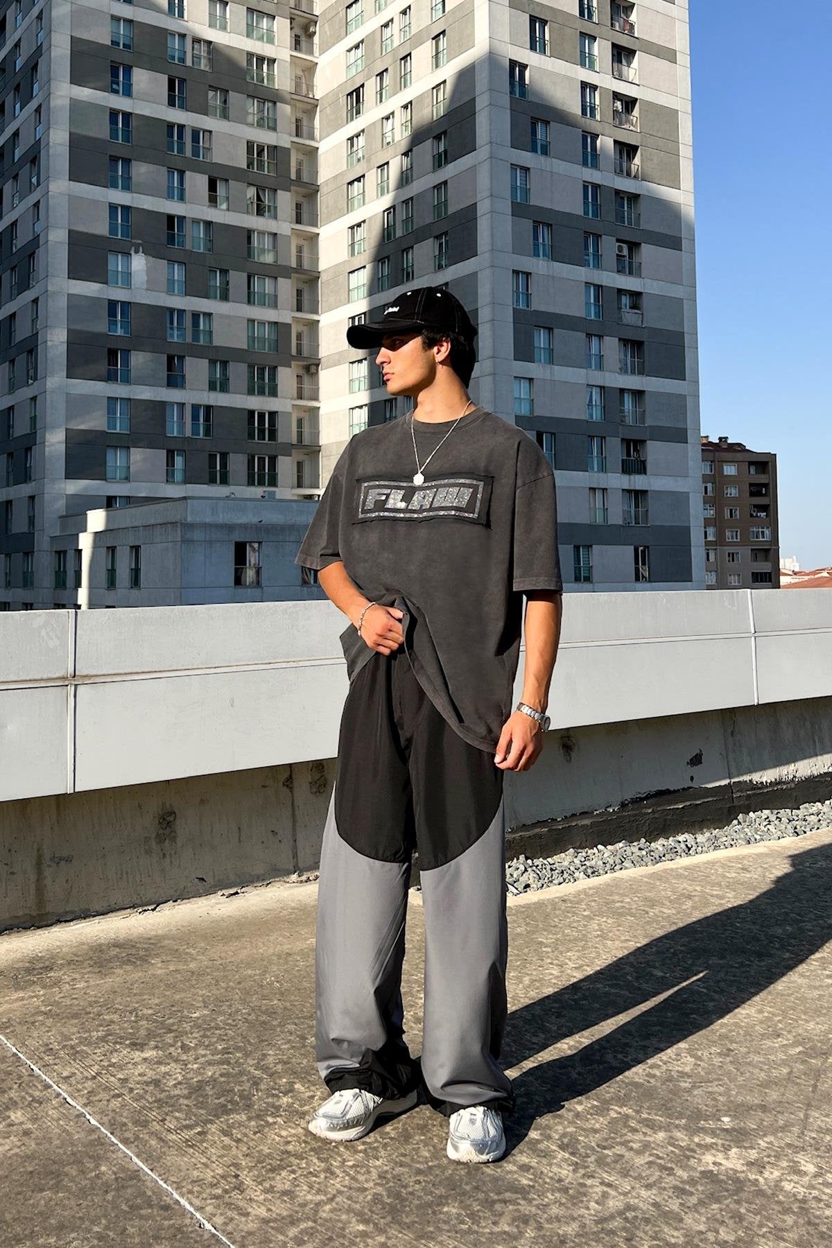 Acid Wash Flaw Stone Embroidered Oversize T-Shirt