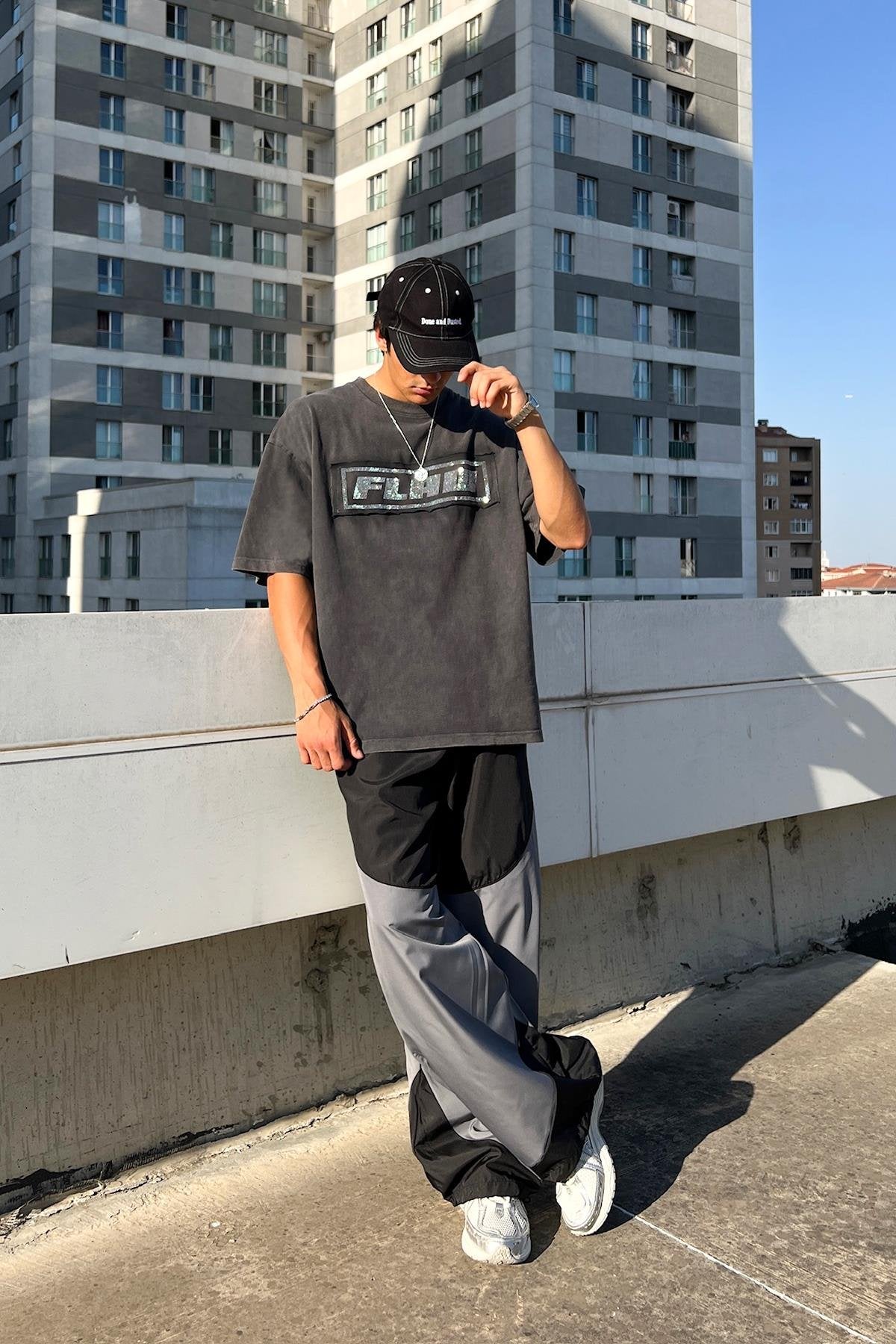 Acid Wash Flaw Stone Embroidered Oversize T-Shirt