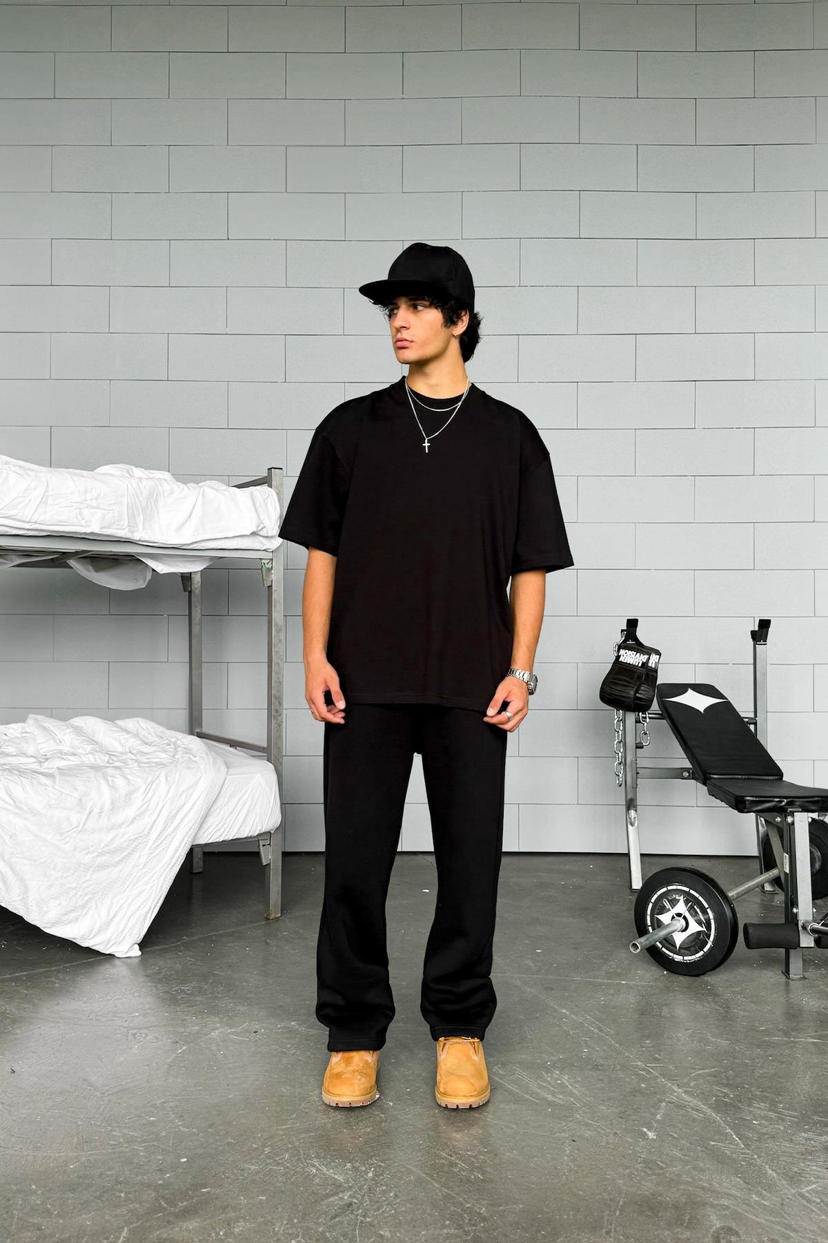 Basic Black Oversize T-Shirt
