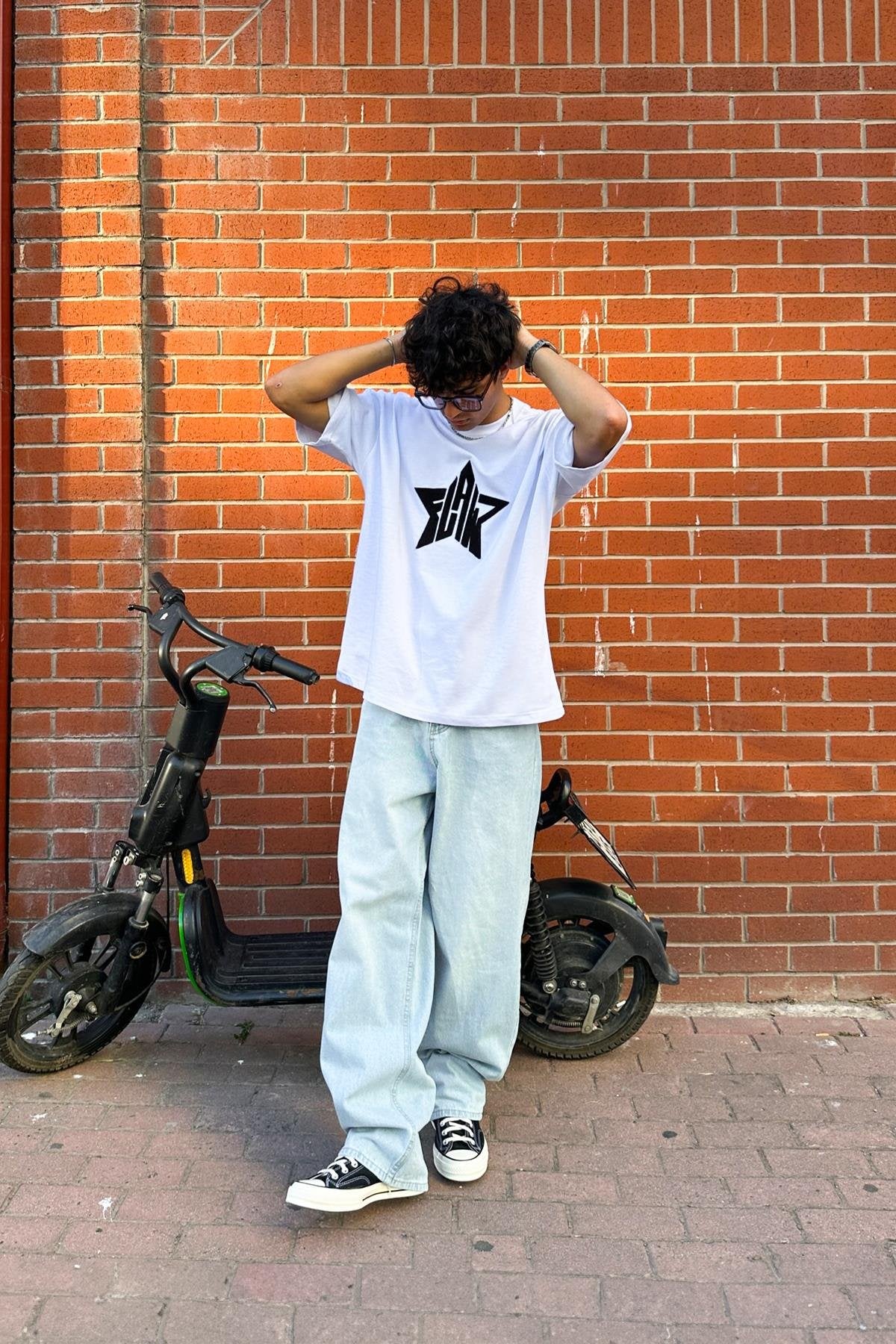 Flaw Star Applique Embroidered White Oversize T-Shirt