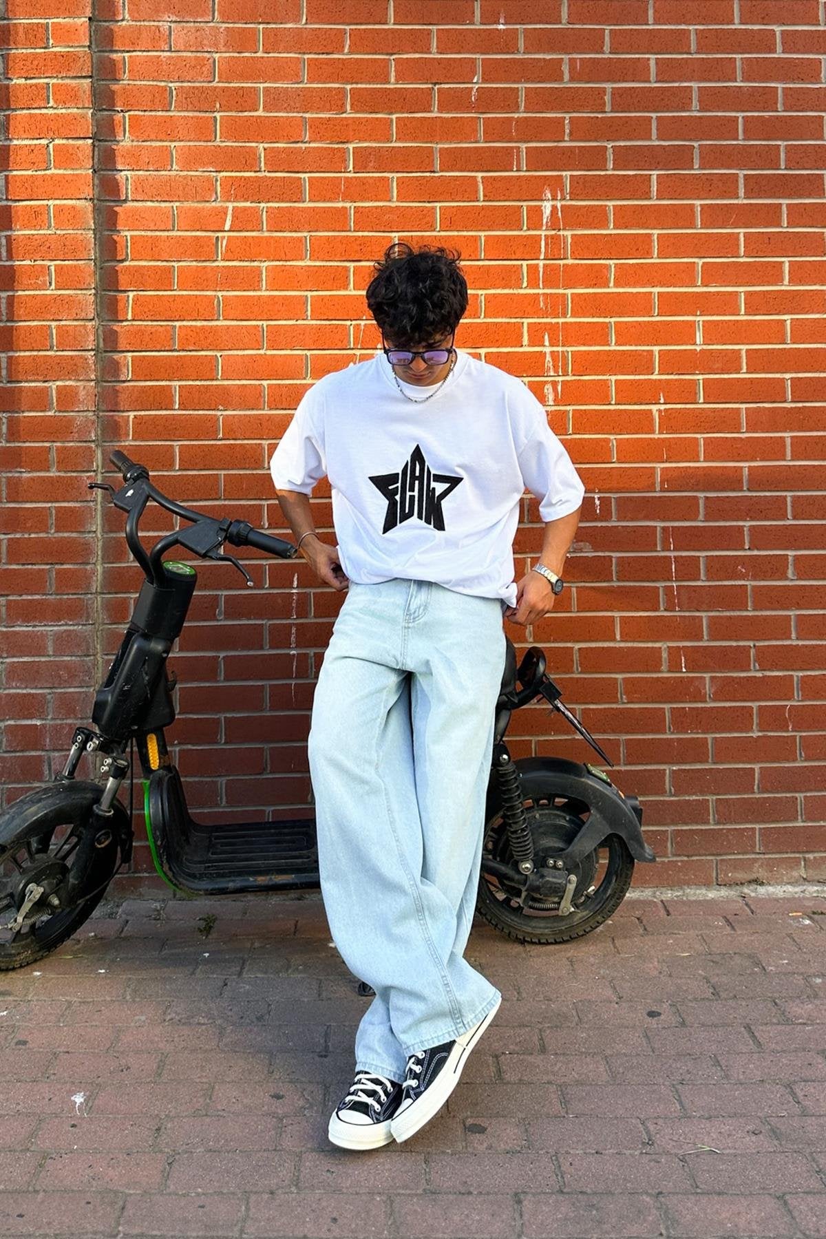 Flaw Star Applique Embroidered White Oversize T-Shirt
