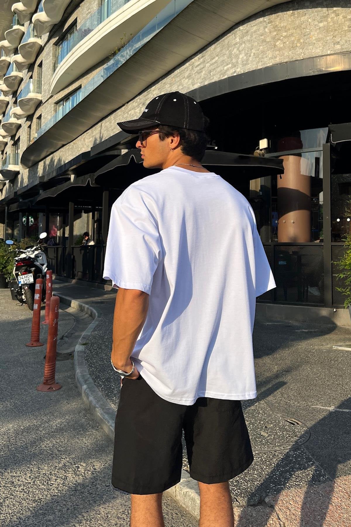 I'm an Artist Printed White Oversize T-Shirt