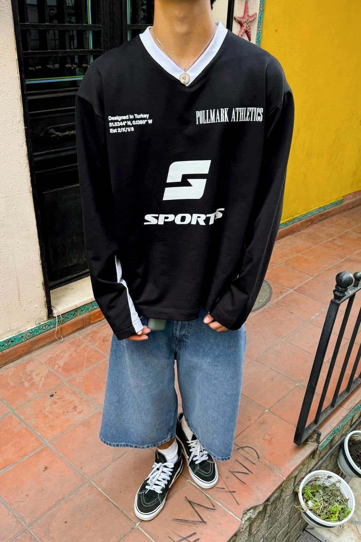 Sports Printed Block Sleeve V-Neck Black Long Sleeve T-Shirt