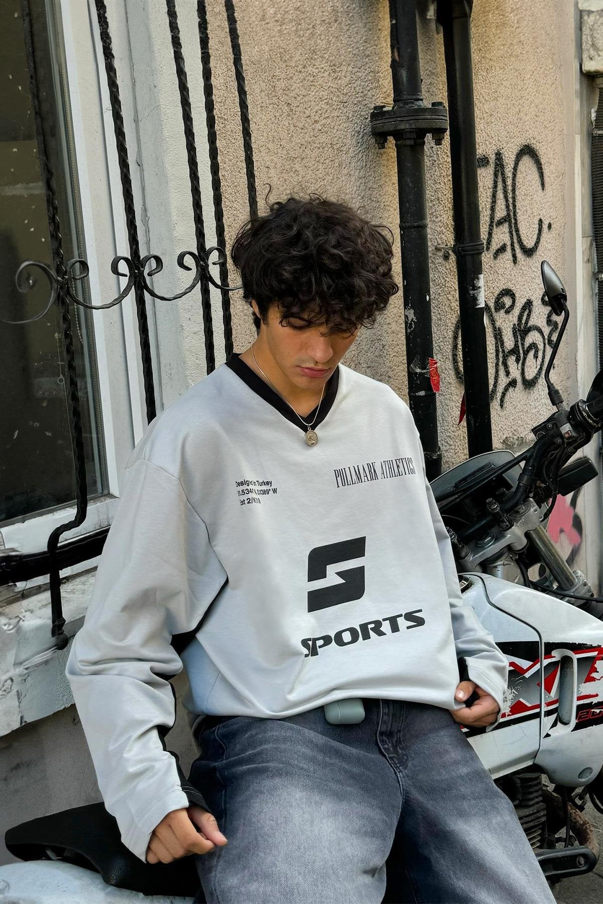 Sports Printed Block Sleeve V Neck Long Sleeve T-Shirt