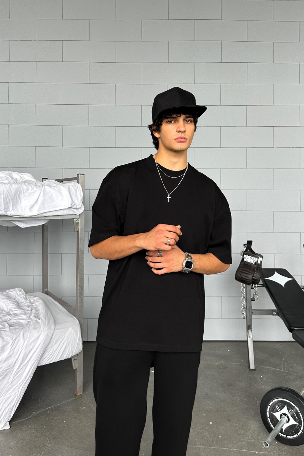 Basic Black Oversize T-Shirt