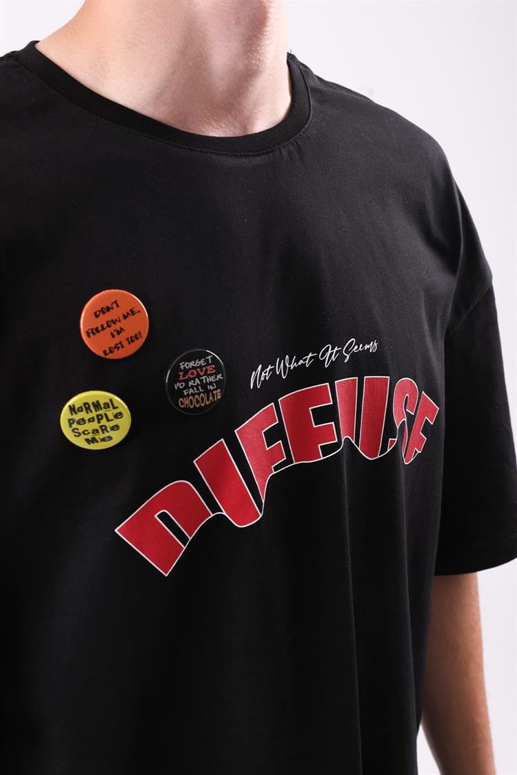 Diffuse Printed Badge Accented Black Oversize T-Shirt