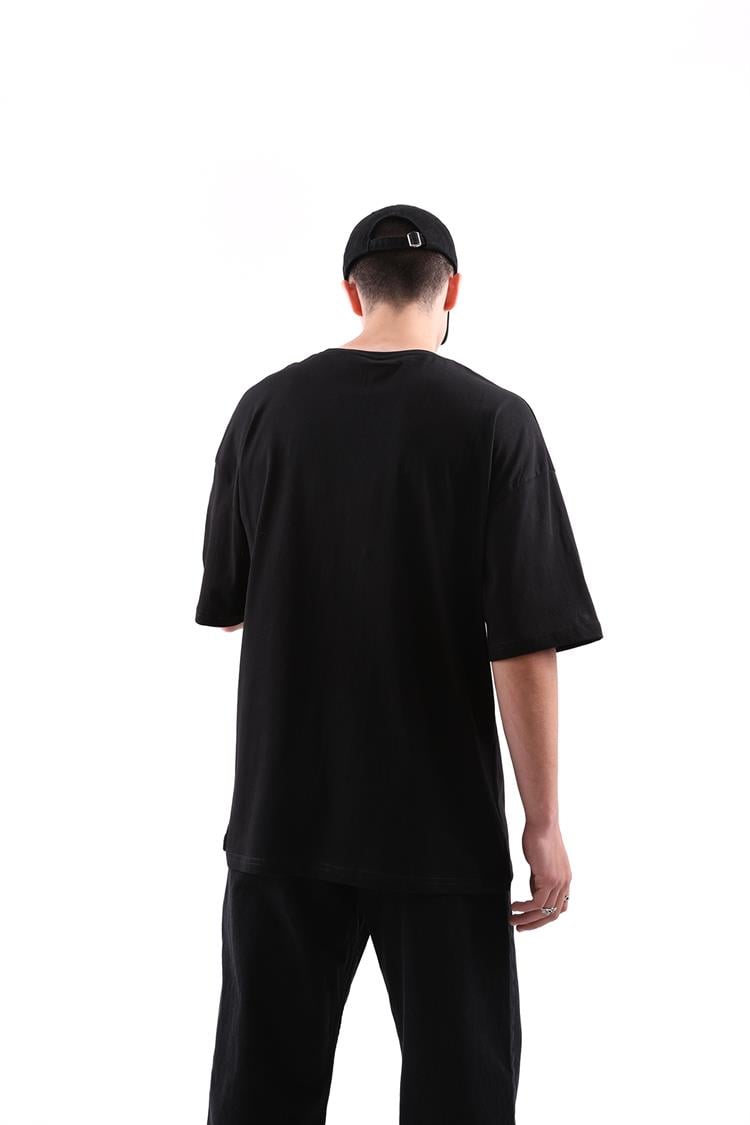 Diffuse Printed Badge Accented Black Oversize T-Shirt